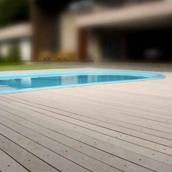 Piscina com deck madeira plástica rs